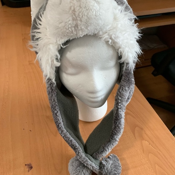 Child’s wolf hat tru fit very warm cap one size fits most - Picture 2 of 6